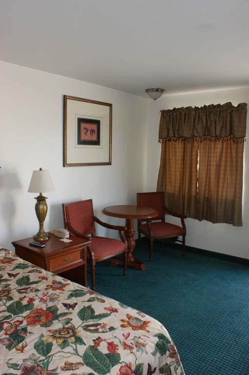 Hwy Express Inn And Suites Thatcher Eksteriør billede